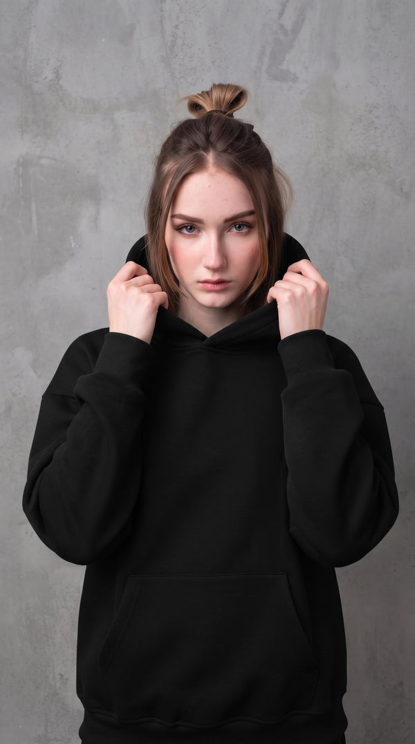 Hoodie SIn Estampado Negro | Concrete Kitchen